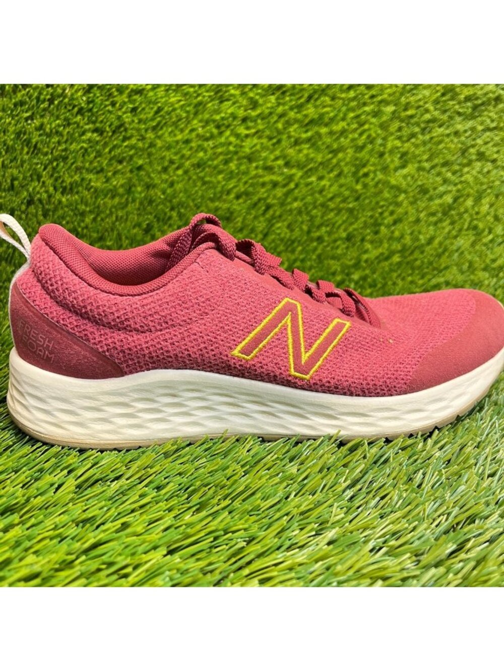 New Balance Fresh Foam Arishi V3 Womens Size 7D Pink Gold Running Shoes Sneakers